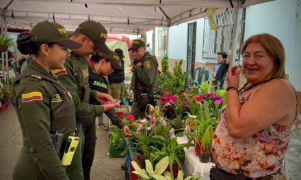 Policía Nacional acompaña la primera feria agropecuaria y turística brindado seguridad a propios y visitantes del municipio de Timbío