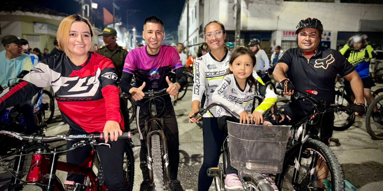 Policía Nacional realiza Ciclopaseo Nocturno en Timbío en homenaje al Intendente Miguel Ibarra