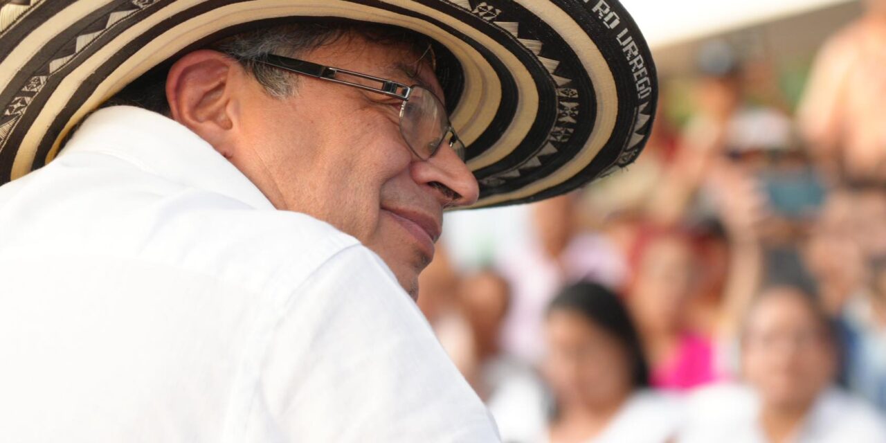 Evento en el que Petro y Mancuso entregaron tierras a campesinos en Córdoba fue una farsa, aseguran pobladores de la zona