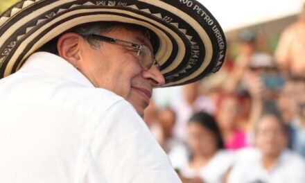 Evento en el que Petro y Mancuso entregaron tierras a campesinos en Córdoba fue una farsa, aseguran pobladores de la zona