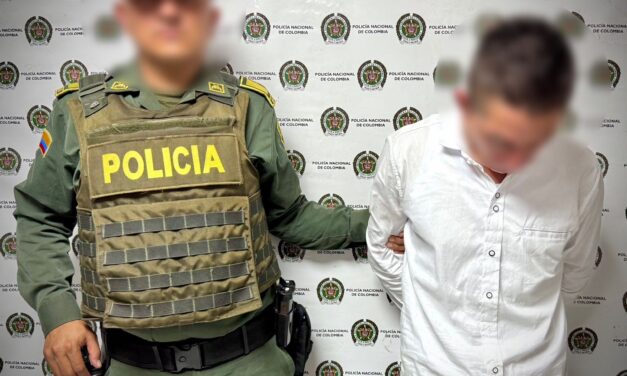 Policía Nacional garantiza la seguridad durante el inicio de los carnavales de negros y blancos en Timbío