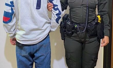 Policía Metropolitana aprehende a menor de edad con licencia de tránsito fraudulenta