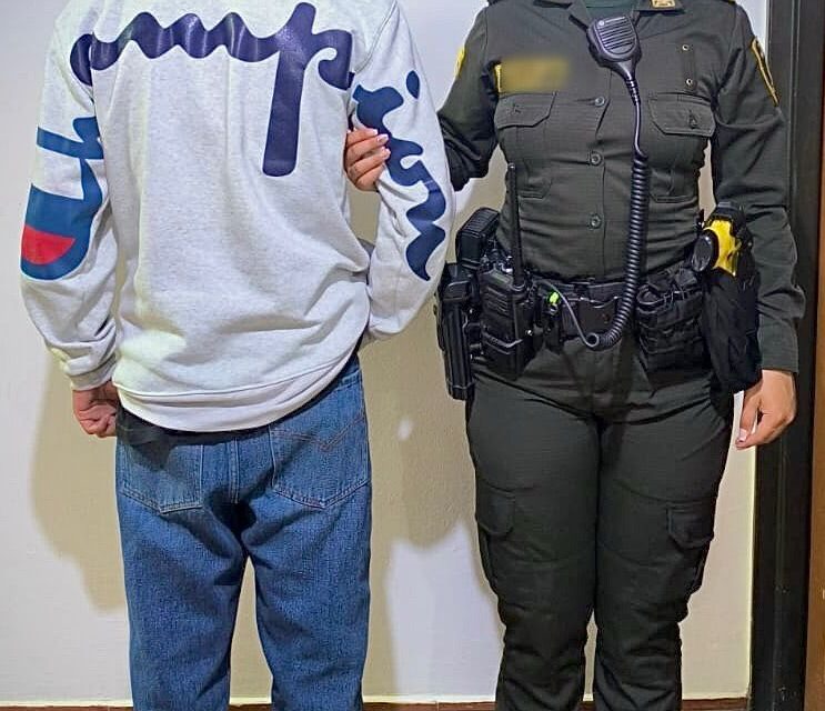 Policía Metropolitana aprehende a menor de edad con licencia de tránsito fraudulenta