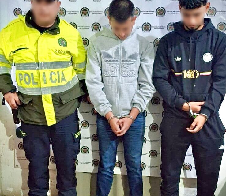 Intentaron huir y sobornar a la Policía, pero fueron capturados con un vehículo hurtado en Popayán