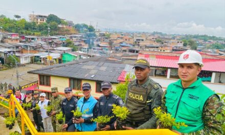 Policía Metropolitana de Popayán y autoridades locales realizan jornada de ornato y embellecimiento en el barrio Gustavo Restrepo