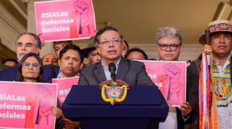 Gustavo Petro atacó a los mandatarios locales que se negaron a decretar día cívico para las marchas del 18 de marzo: “Alcaldes de la miseria”