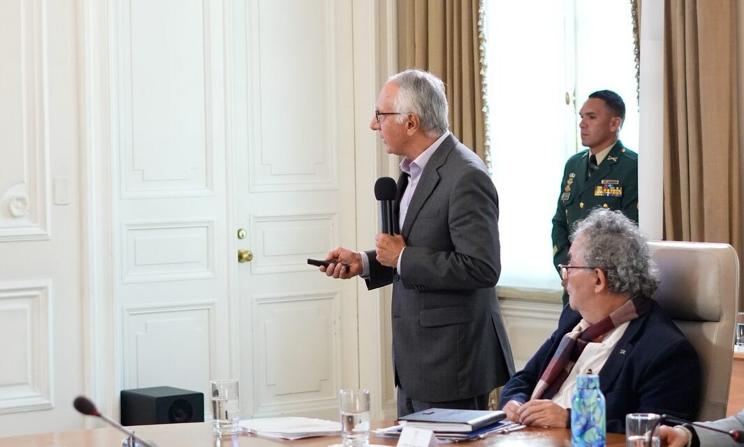 Las EPS tienen deudas de más de $25 billones con el sistema de salud: ministro Guillermo Jaramillo Minsalud denunció ante la Fiscalía a directivos y representante legal de Audifarma por ‘acaparamiento’ de fármacos