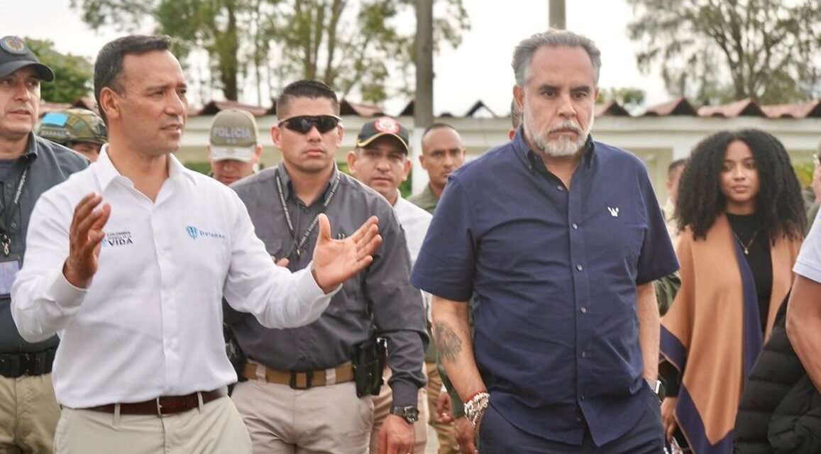 Armando Benedetti reveló las 12 preguntas de la consulta popular de Gustavo Petro: recargos de 100% en dominicales y festivos, y contratos a término indefinido para todos, entre los principales puntos