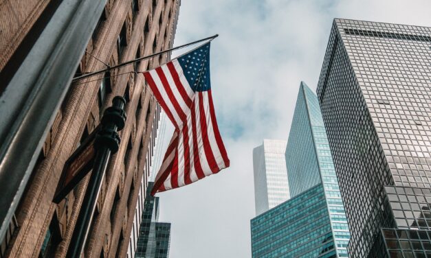 La guerra de aranceles golpea las ganancias del sector tecnológico en Wall Street