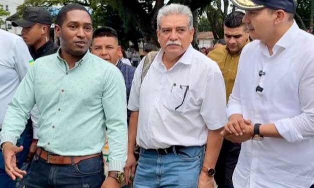 El Gobernador del Cauca visita Corinto para atender a la comunidad tras atentado