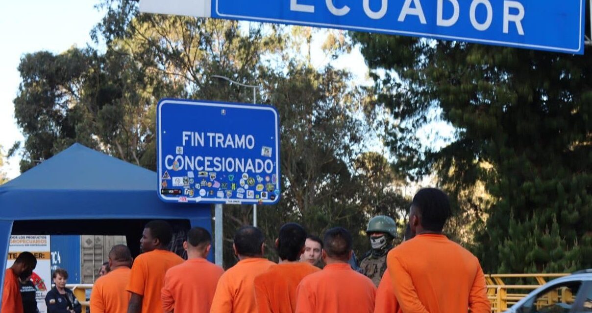 Ecuador deporta a más de 800 presos colombianos y genera tensión diplomática con Colombia