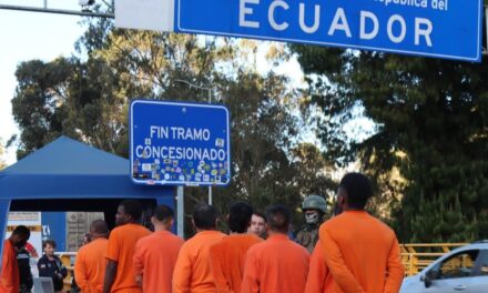 Ecuador deporta a más de 800 presos colombianos y genera tensión diplomática con Colombia