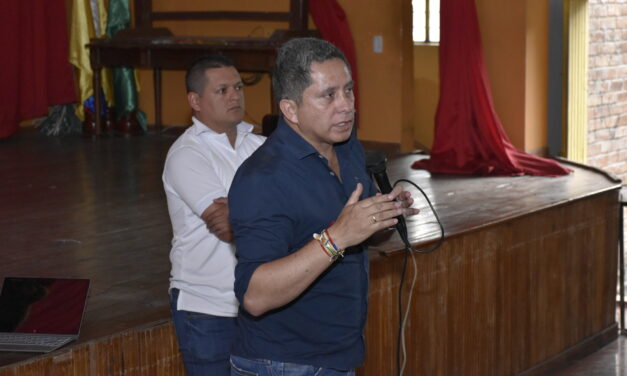 Adquisición de vehículo compactador mejora el servicio de aseo en Timbío, Cauca