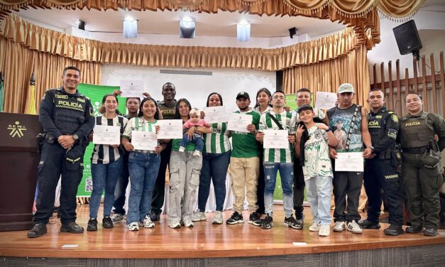 Policía Nacional certifica a 15 jóvenes barristas en Popayán