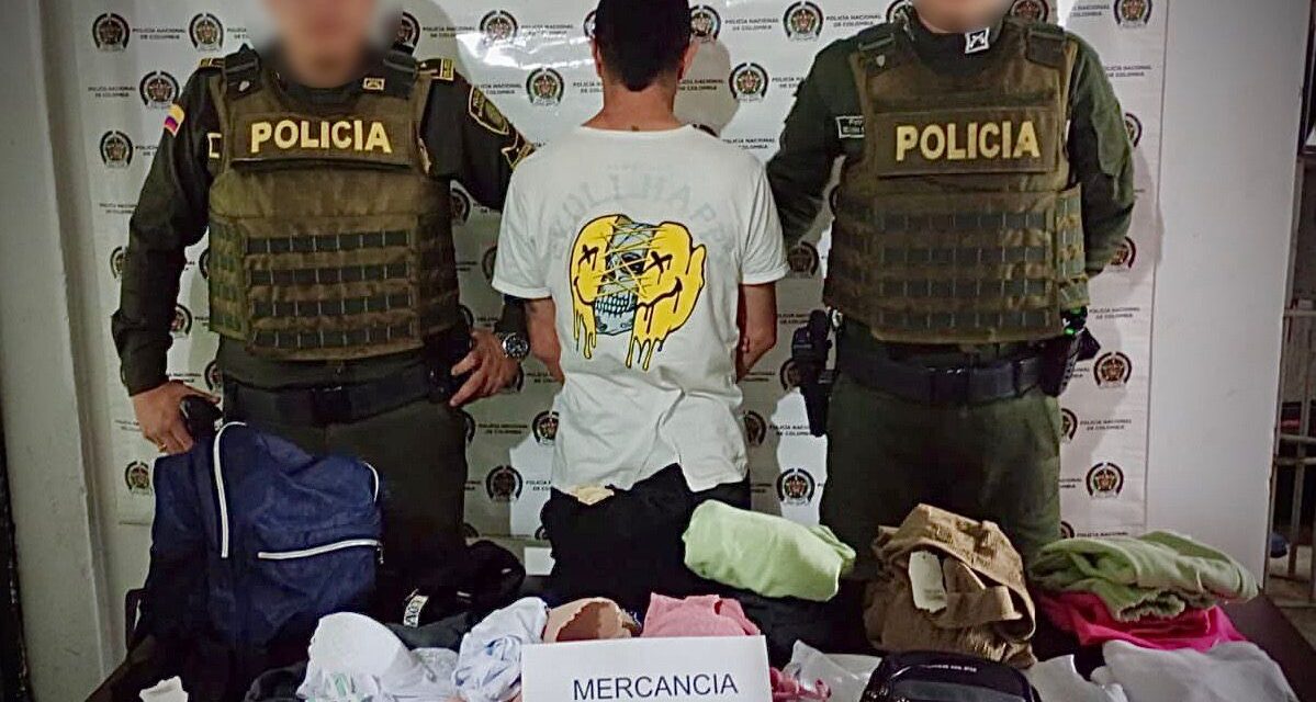 Capturan en Timbío a hombre con 16 prendas de vestir hurtadas