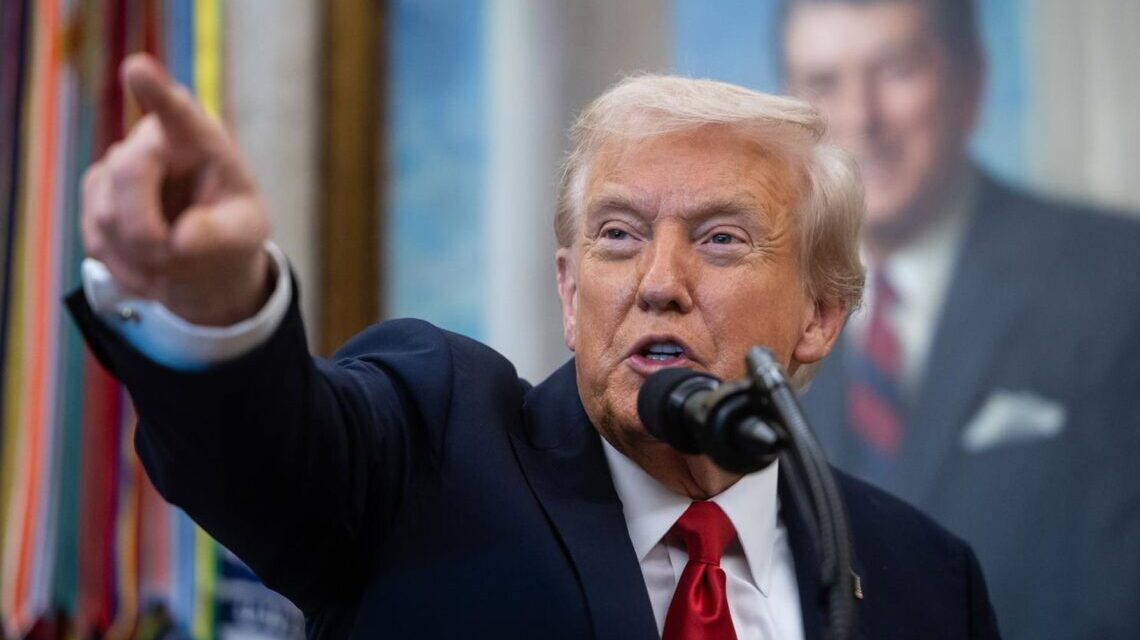 Trump impone nuevos aranceles a Colombia y acusa a Gustavo Petro de ser “líder del narcotráfico”