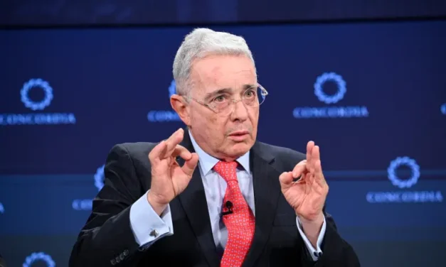 Tribunal Superior de Bogotá absuelve al expresidente Álvaro Uribe Vélez