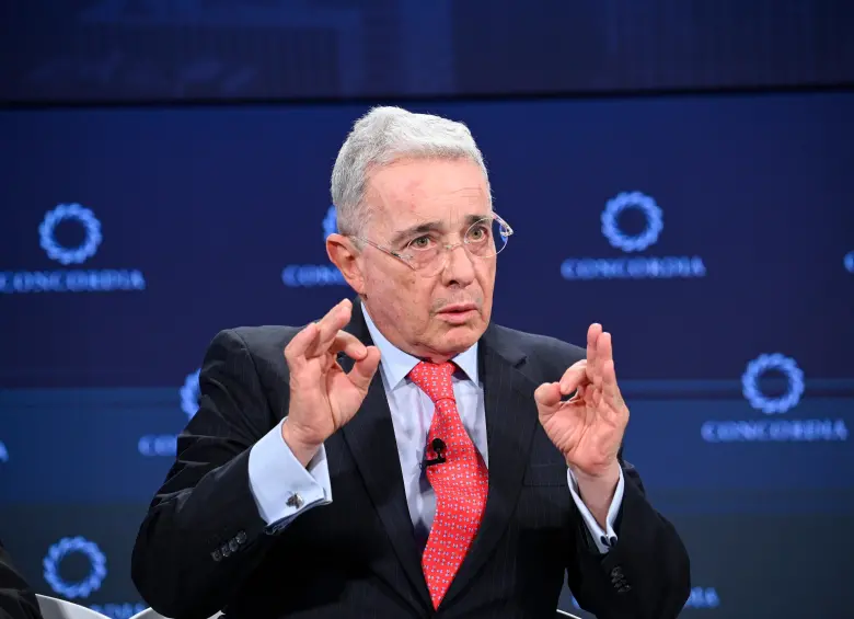 Tribunal Superior de Bogotá absuelve al expresidente Álvaro Uribe Vélez
