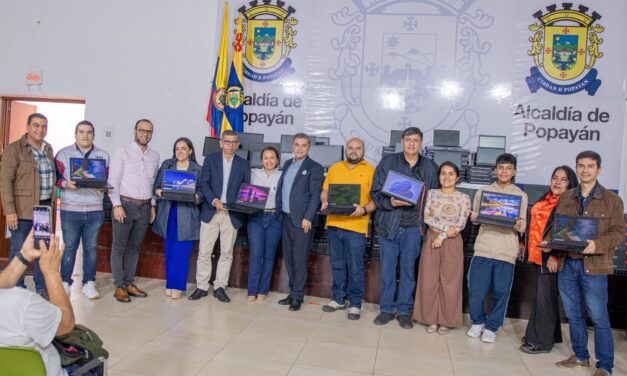 Entregan 133 computadores para fortalecer las capacidades digitales de estudiantes