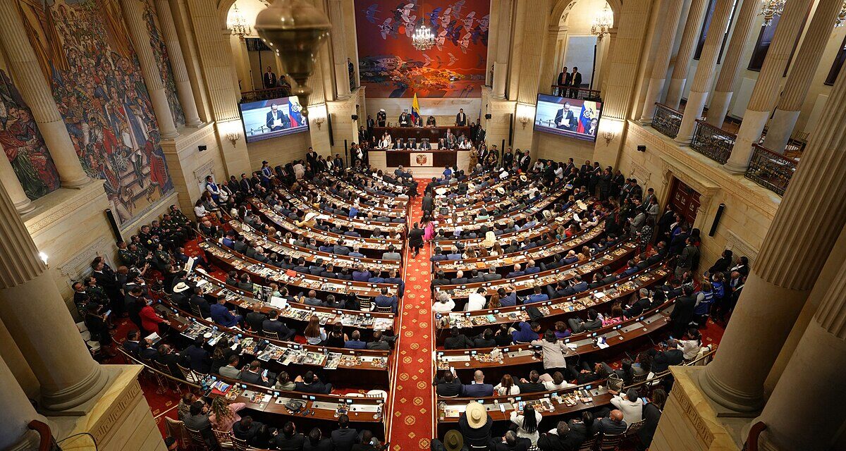 Gobierno Petro elimina prima a congresistas desde 2026