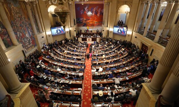 Gobierno Petro elimina prima a congresistas desde 2026