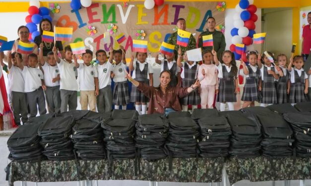 Gobernación del Cauca entrega 500 kits escolares en Argelia