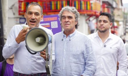 Negarse a debatir: Abelardo no acepta debate de Fajardo