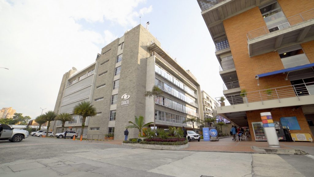 Denuncias Caracol: escándalo por acoso sexual provoca salidas e investigación