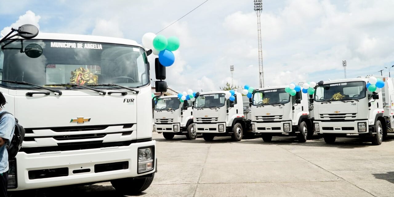 Emcaservicios entrega nuevos vehículos compactadores para  el aseo en el Cauca