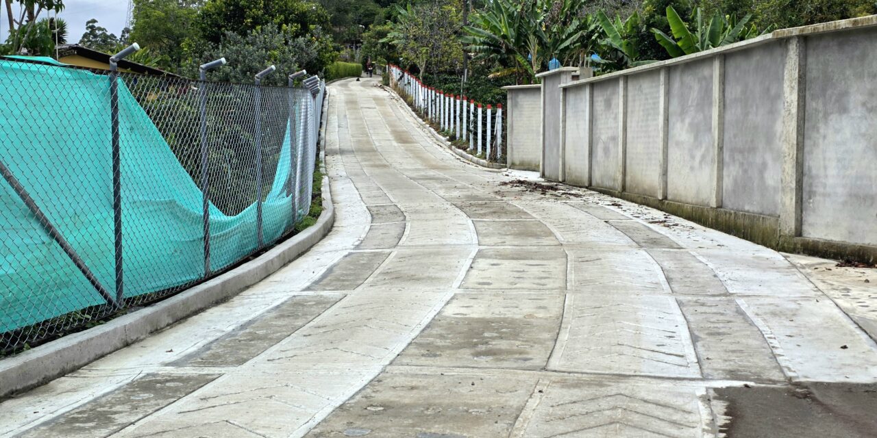 Gobernación del Cauca construye placa huella en Timbío