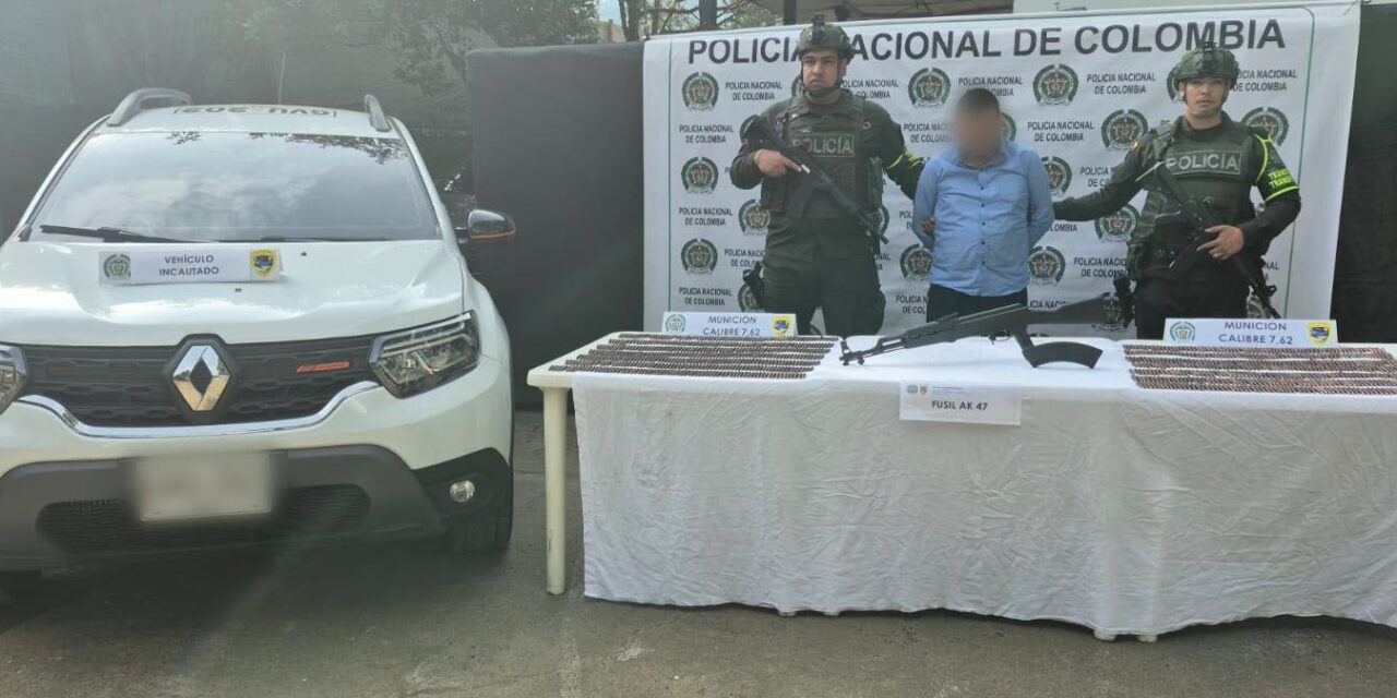 Capturan en Piendamó a hombre con fusil AK-47 y más de mil cartuchos en la vía Panamericana