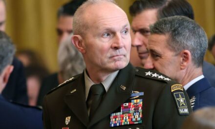 Destituyen al jefe del Estado Mayor de EE.UU. en plena guerra con Irán