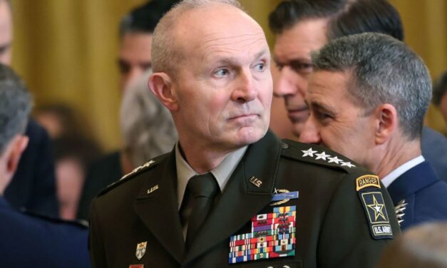 Destituyen al jefe del Estado Mayor de EE.UU. en plena guerra con Irán