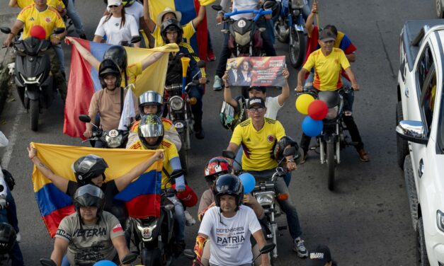 Caravana Firmes por la Patria movilizó seguidores de Abelardo de la Espriella en Popayán