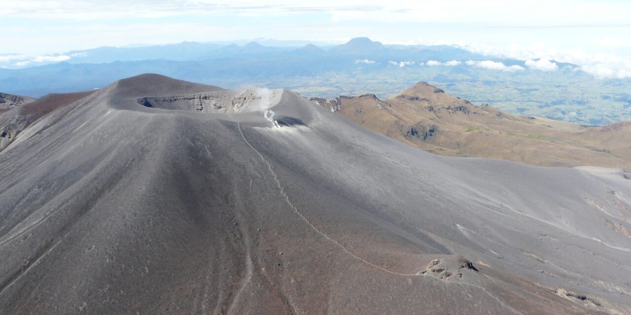 Volcán Puracé continúa en alerta amarilla tras caída de ceniza en zonas del Cauca