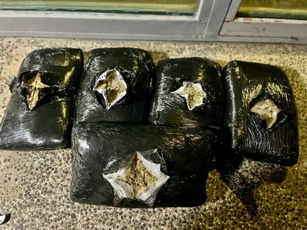 Policía Nacional incauto cinco kilos de marihuana