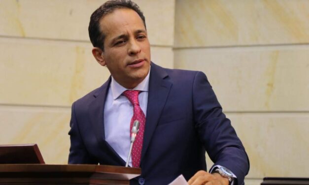 Alexander López cuestiona al MinDefensa tras atentado en vía Panamericana en Cauca