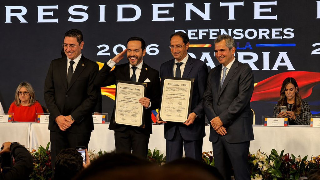 Entrega de credenciales: Abelardo de la Espriella y José Manuel Restrepo