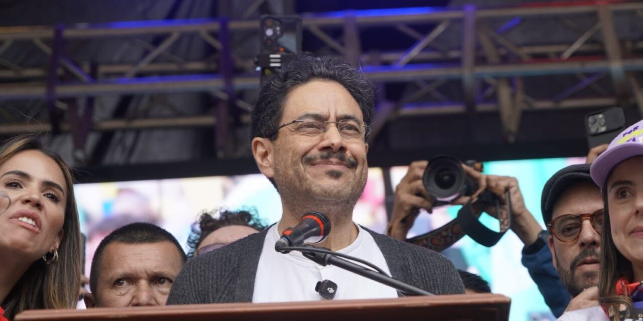 Cepeda elimina la constituyente y modifica la Paz Total en su nuevo plan de gobierno