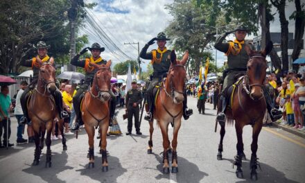 Policía Nacional participa en desfile por 216 años del Grito de Independencia en Popayán