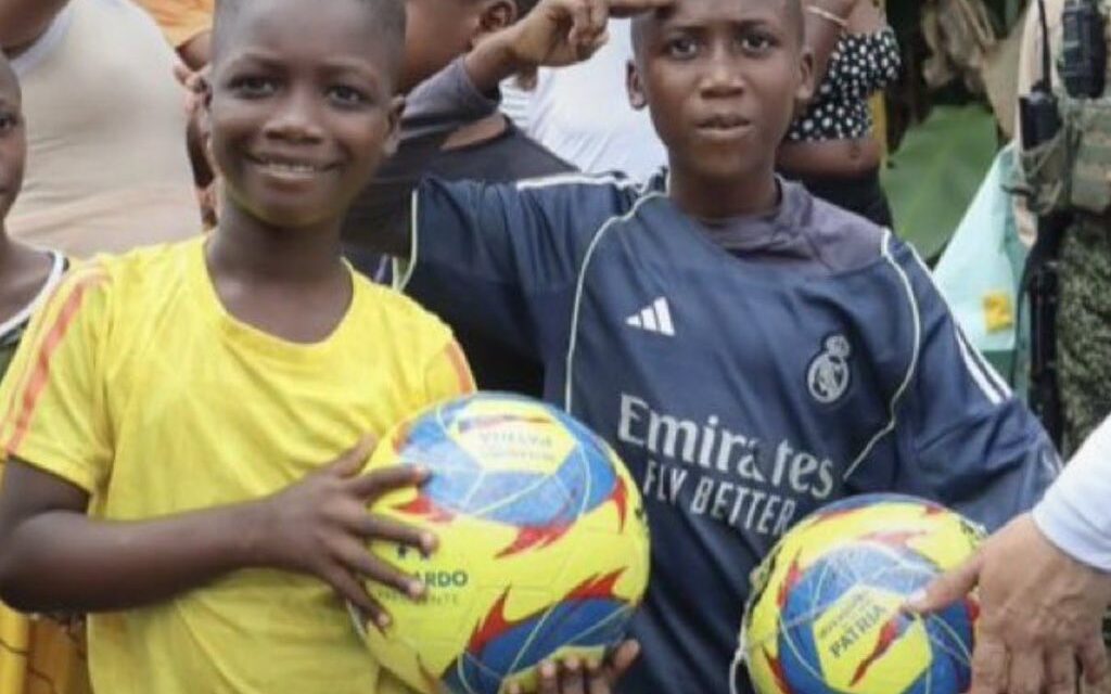 Entrega de balones en Buenaventura y Quibdó: la polémica no cede