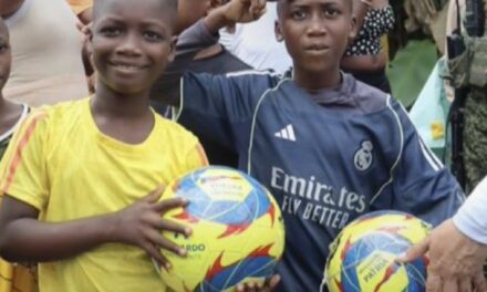 Entrega de balones en Buenaventura y Quibdó: la polémica no cede
