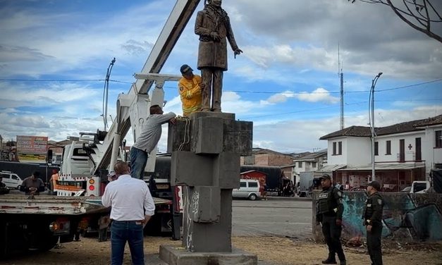 Carlos Albán: Recuperan y reubican escultura de bronce