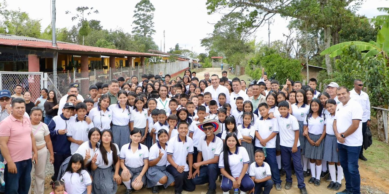 Vías de acceso en Piendamó-Tunía: Gobernación entrega dos placas huella
