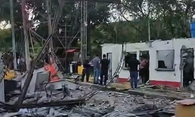 Atentado Panamericana en peaje El Bordo: carro bomba deja heridos en La Sierra