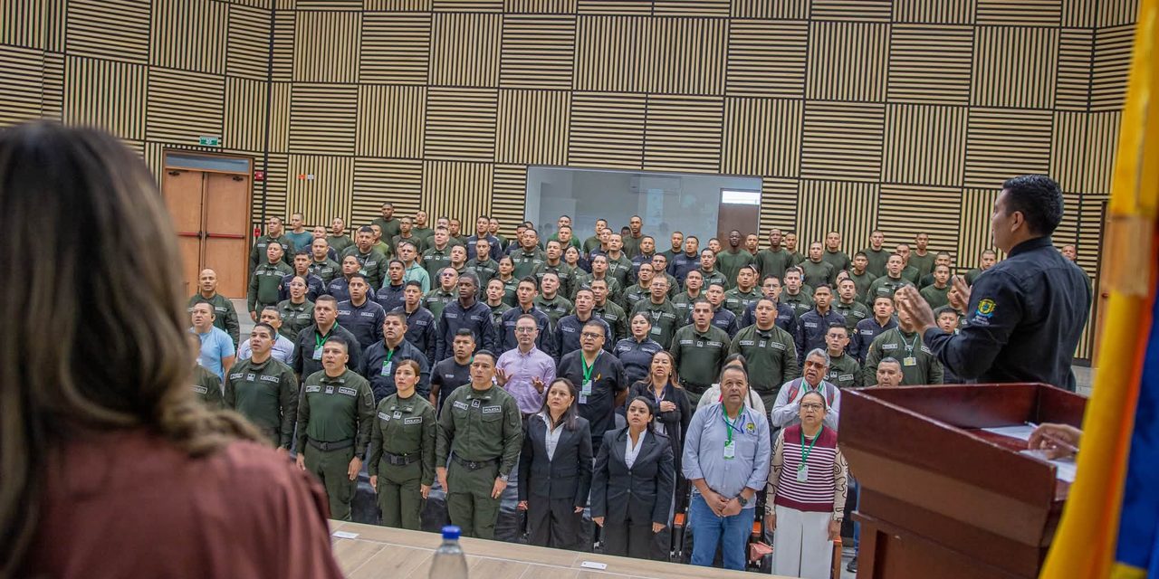 Certificamos Policía Nacional en humanización y Lengua de Señas Colombiana