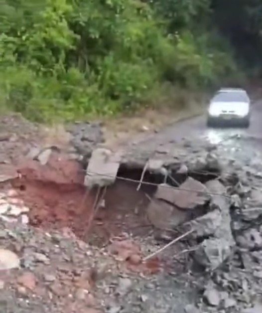 Rayo detona bomba oculta en alcantarilla de Suárez, Cauca